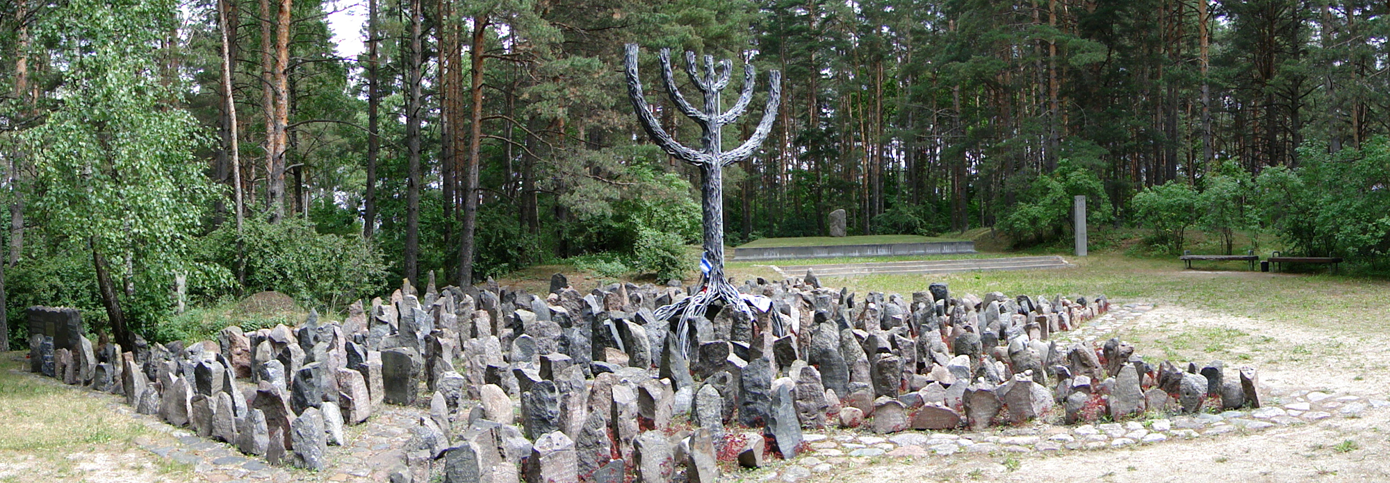 VACANCES_Rumbula Riga (Adam Jones:Wikimedia Commons)_c100