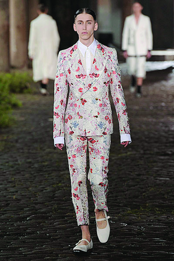 TENDANCES_mensdesigner_SarahBurton_c100