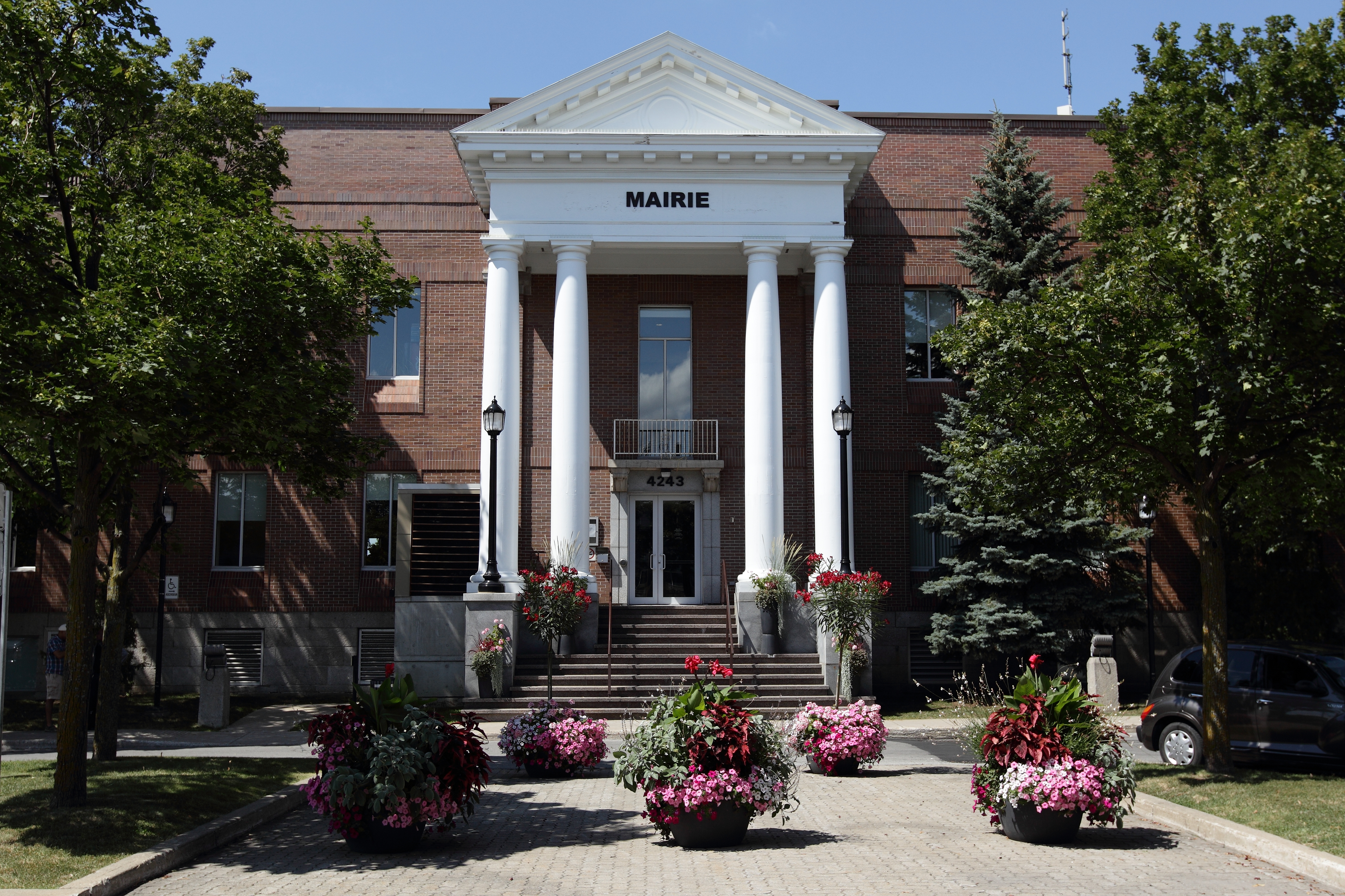 Mairie Montréal-Nord sur Charleroi