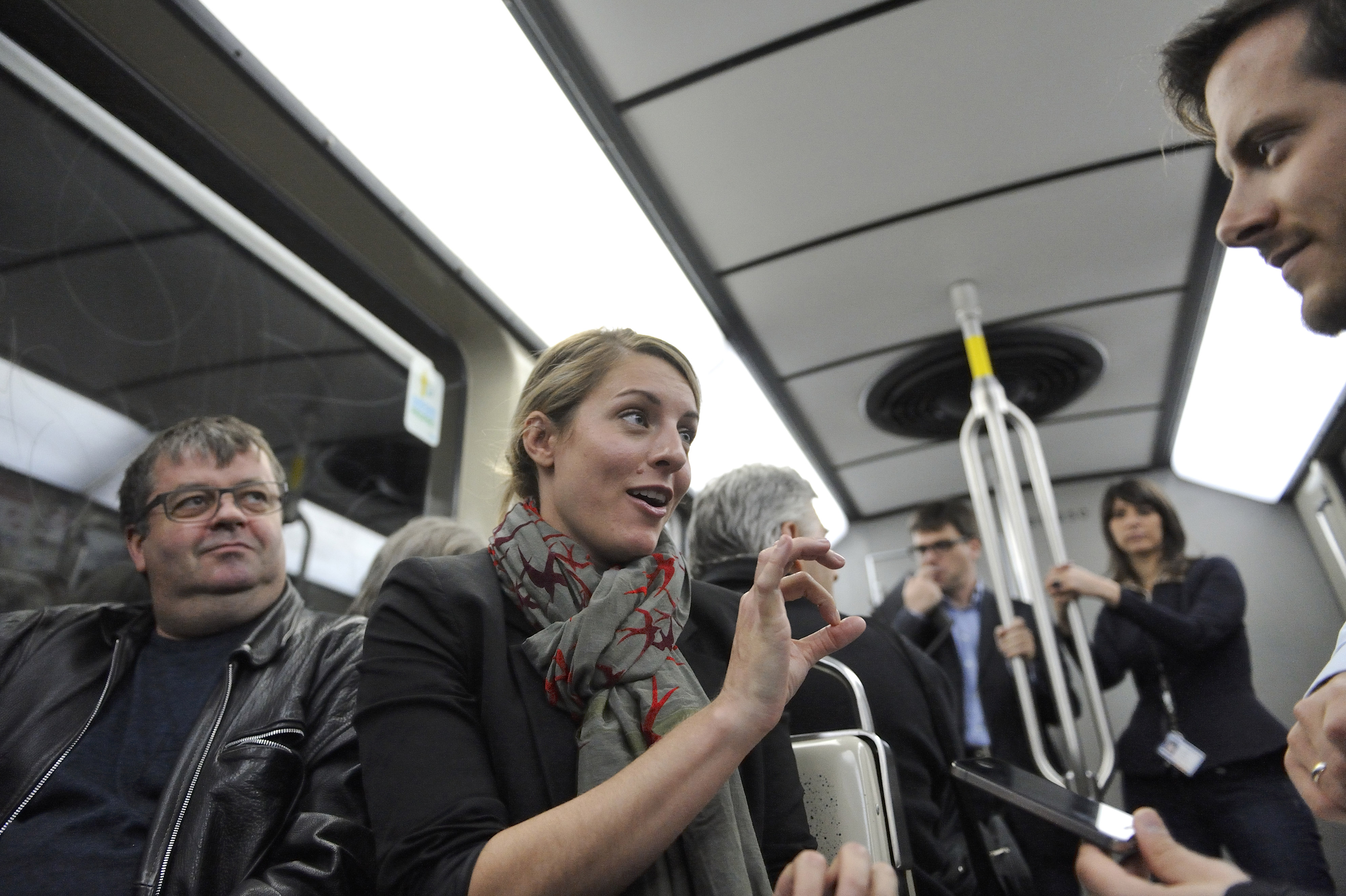 Mélanie Joly dans le métro