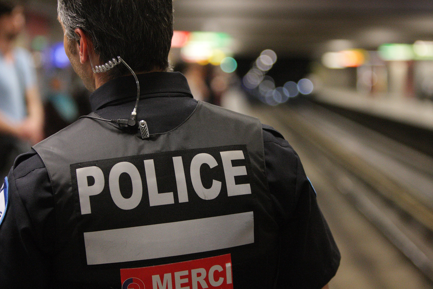Agent SPVM dans m&eacute;tro