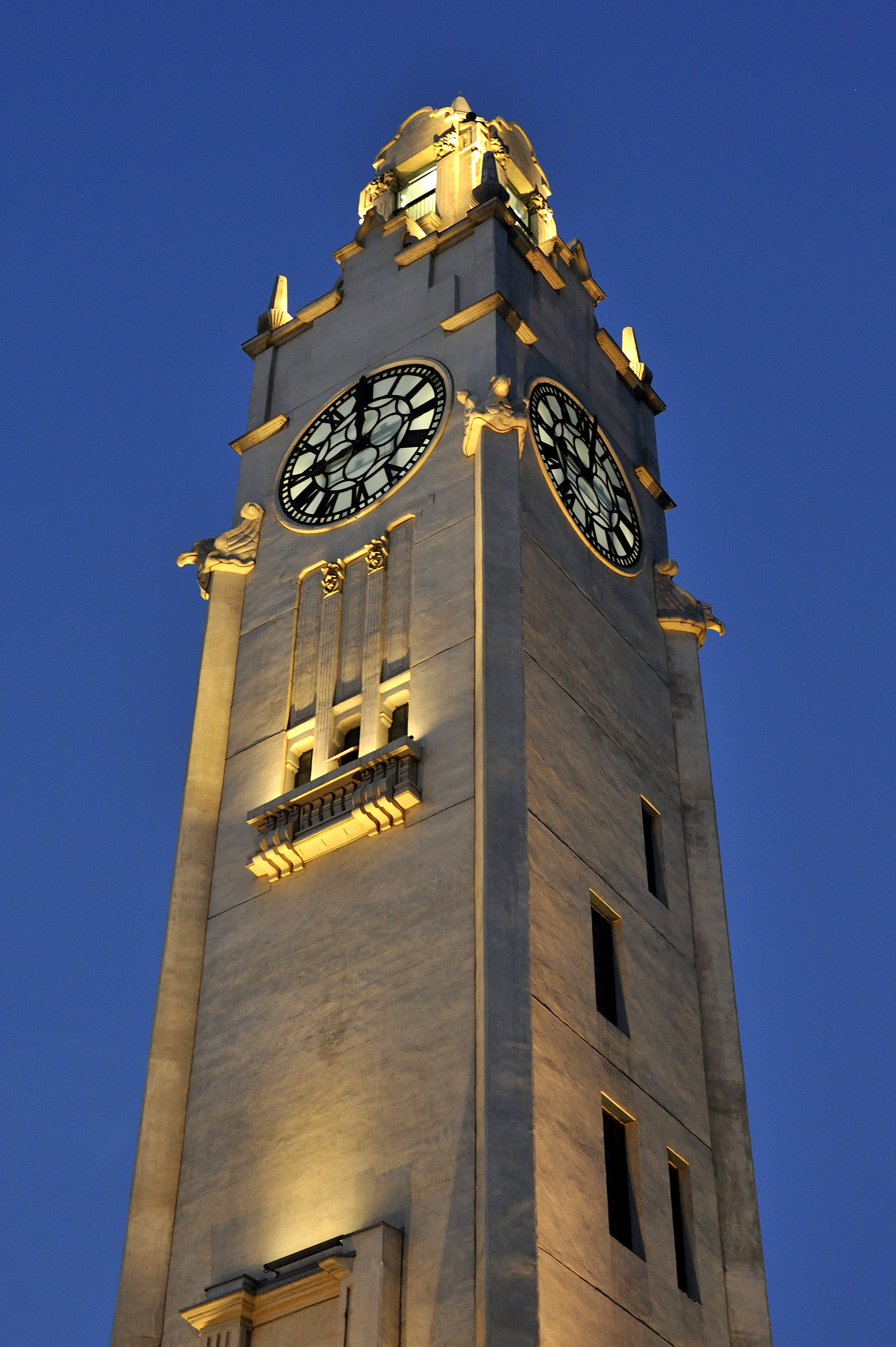 Tour de l'horloge dans le Vieux-Port de Montréal.