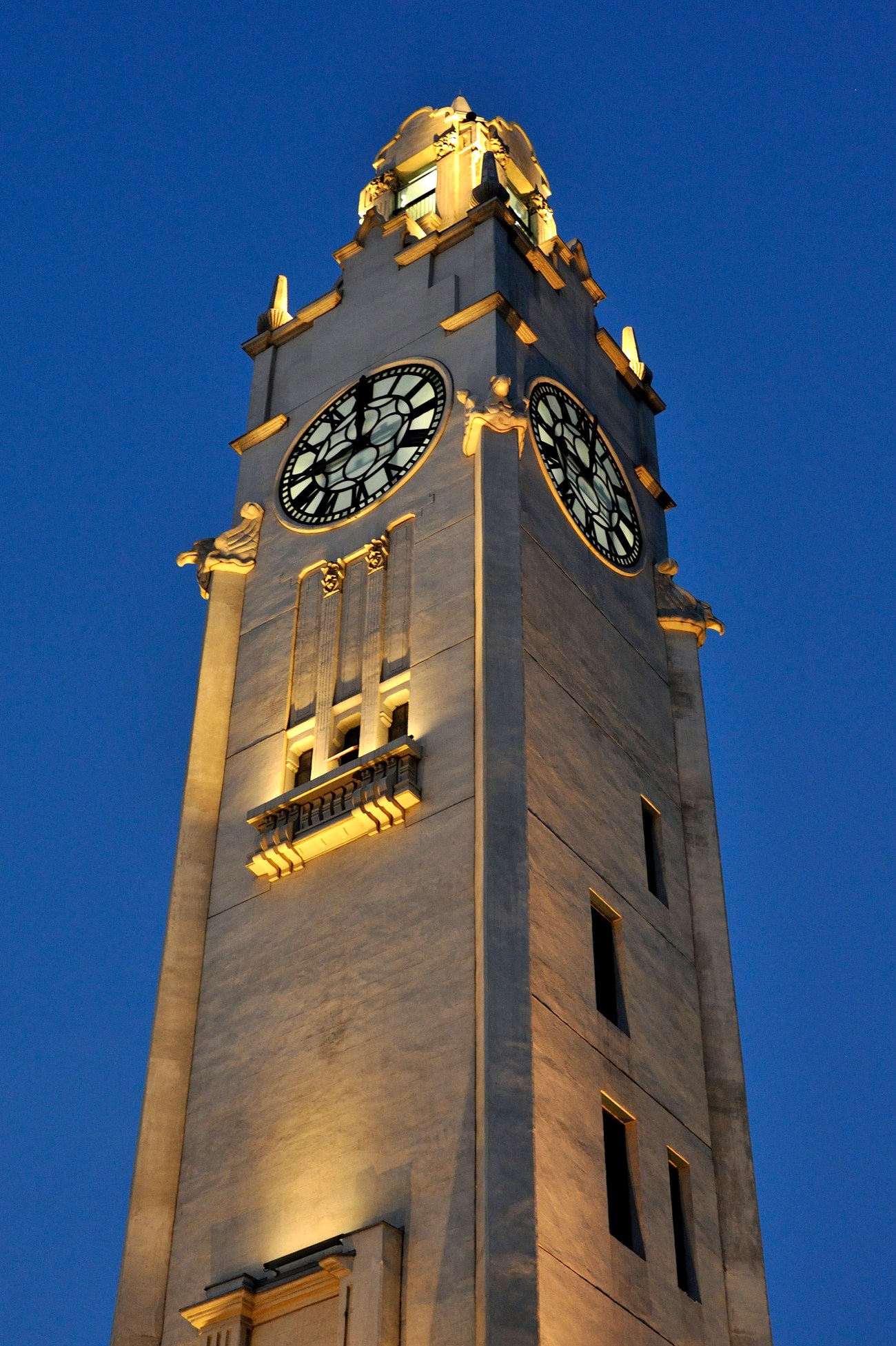 Tour de l'horloge dans le Vieux-Port de Montréal.