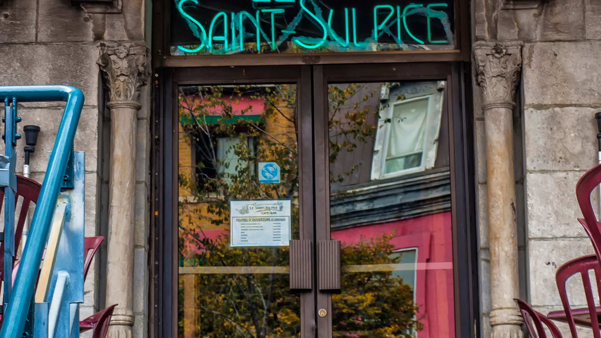 Le bar Le SaintSulpice défend ses employés