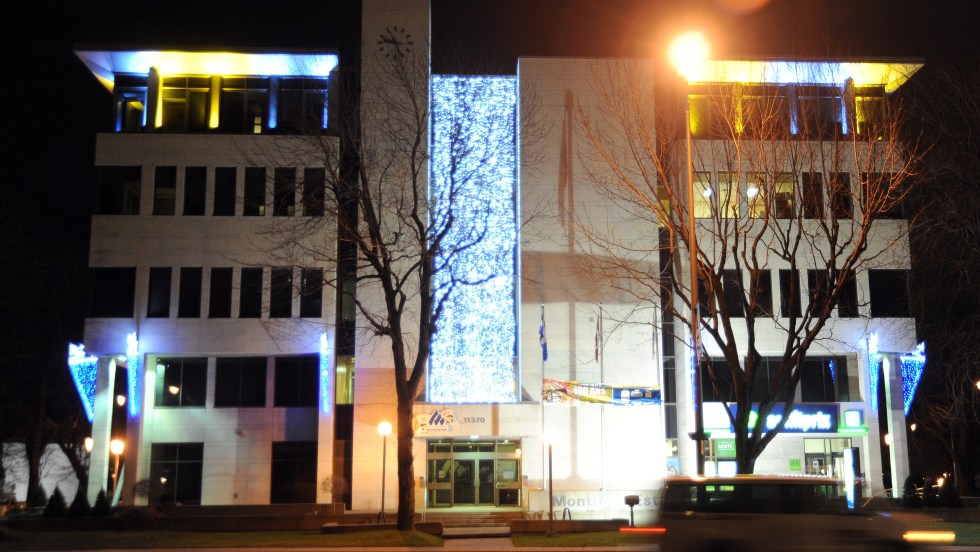 Après avoir fermé son hôtel de ville, sa bibliothèque et le centre récréatif Édouard-Rivet, la Ville de Montréal-Est a décidé de fermer tous ses autres services pour ne garder que l’essentiel, pour contrer l'épidémie de coronavirus.