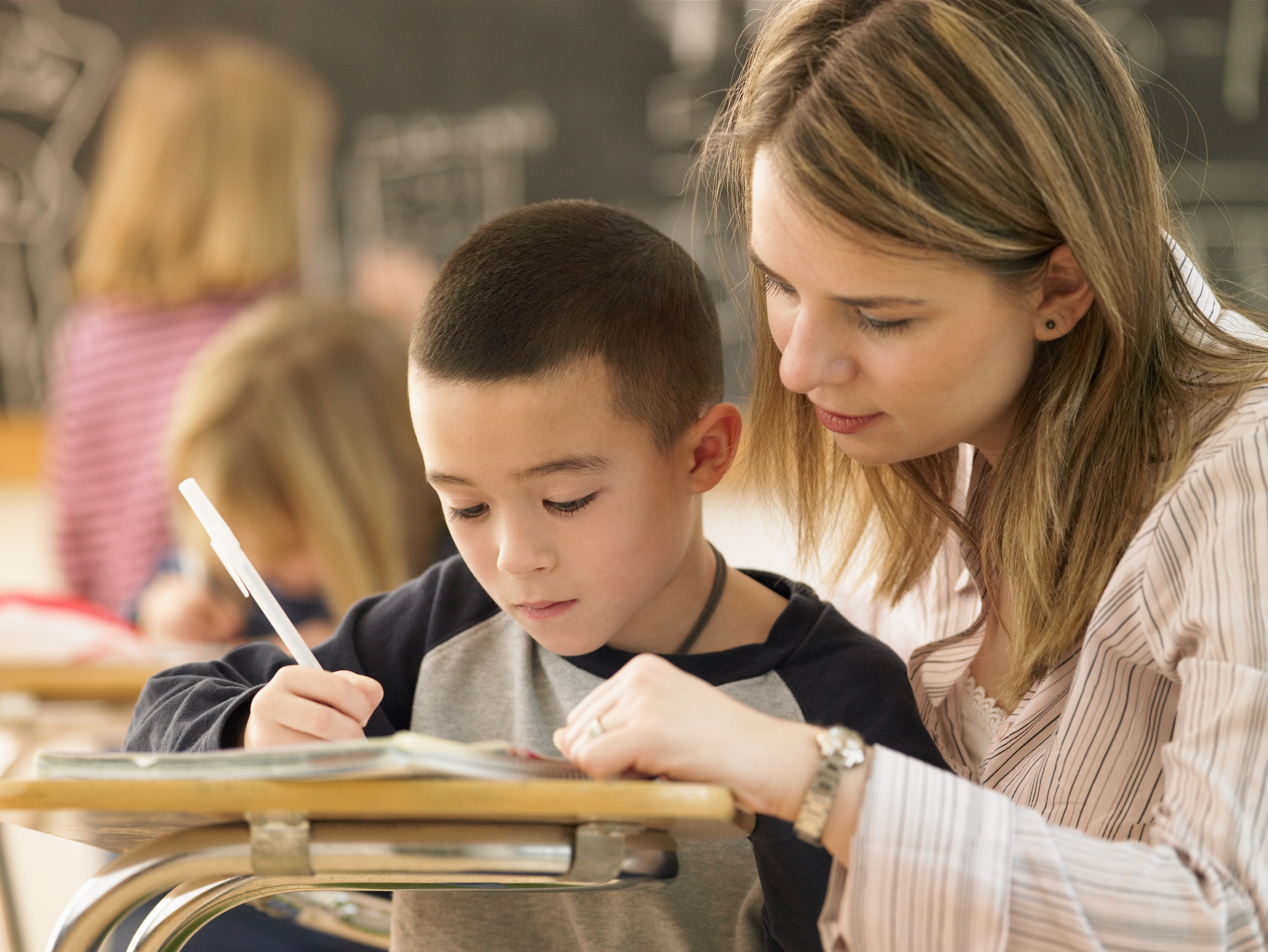 Момент в школе. Картинки на тему воспитание в школе. Школа воспитывает. INPERSON School. Especially Education.