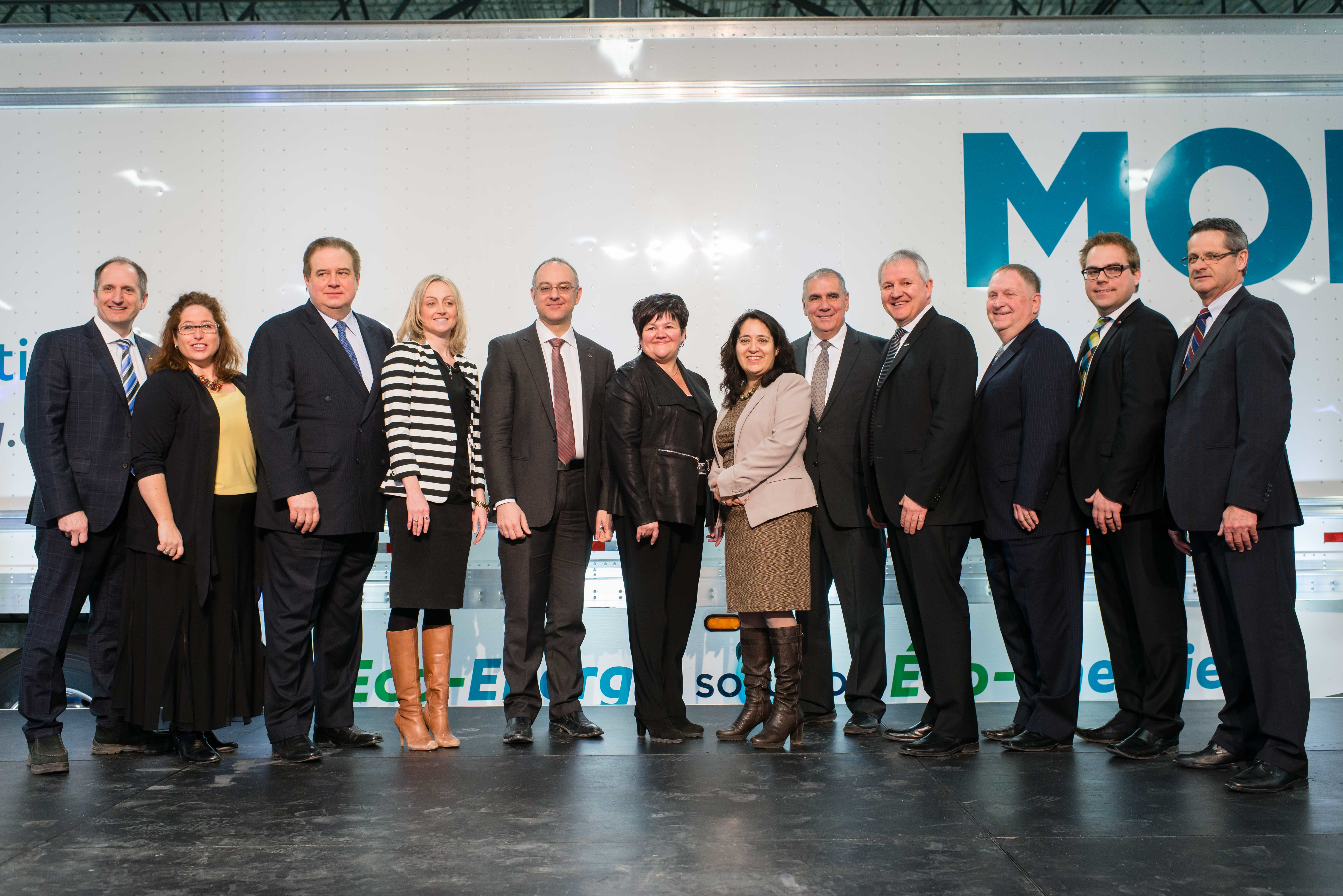 &Agrave; l'inauguration des nouvelles installations du Groupe Morneau, &agrave; Anjou, plusieurs personnes des domaines politique et &eacute;conomique de l'est de Montr&eacute;al ainsi que de l'industrie du transport &eacute;taient pr&eacute;sentes pour souligner la r&eacute;ussite de l'entreprise. 