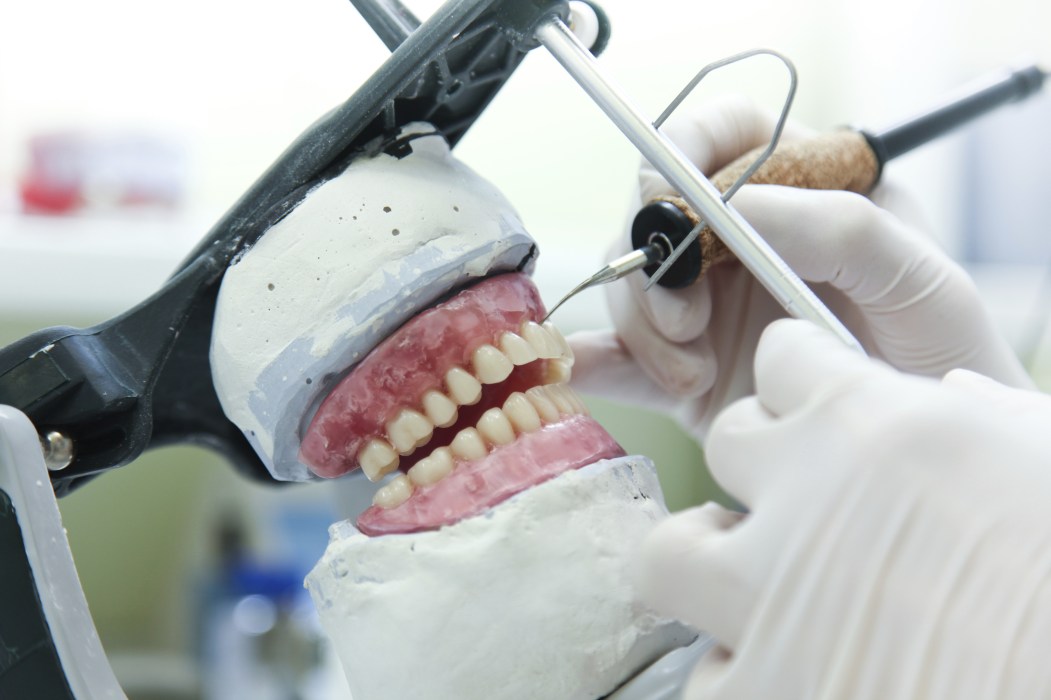 Expert en fabrication de prothèses et d’appareils dentaires