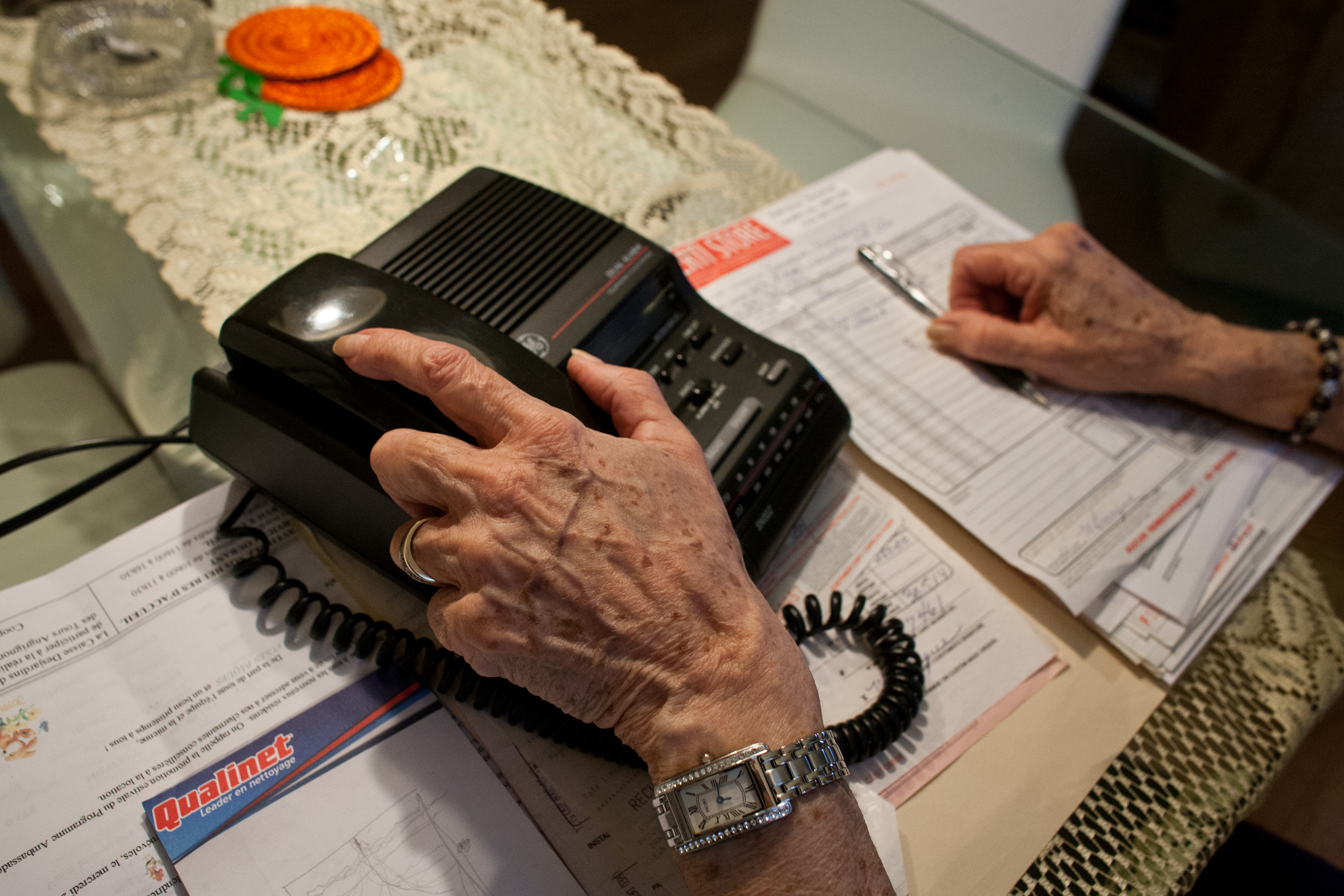 les aînés de 70 ans et plus, obligés de s’isoler pour ne pas être infecté par le nouveau coronavirus, ont besoin de la communauté plus que jamais.