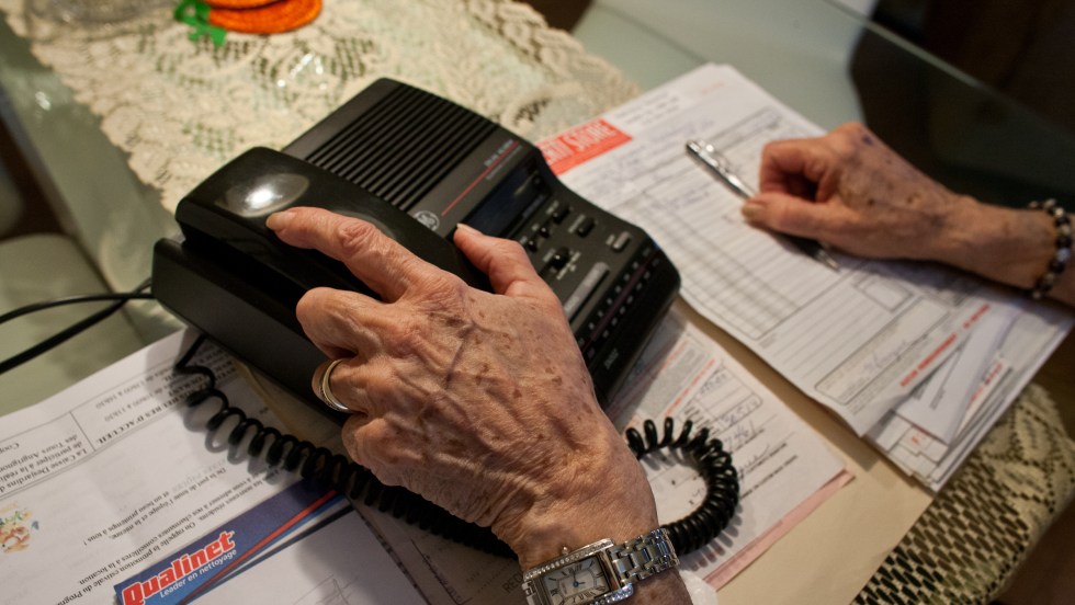 les aînés de 70 ans et plus, obligés de s’isoler pour ne pas être infecté par le nouveau coronavirus, ont besoin de la communauté plus que jamais.