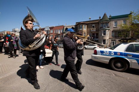 Marche fun&egrave;bre sur le plateau Mont-Royal contre l'aust&eacute;rit&eacute;