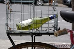 SAQ bouteille vin v&eacute;lo