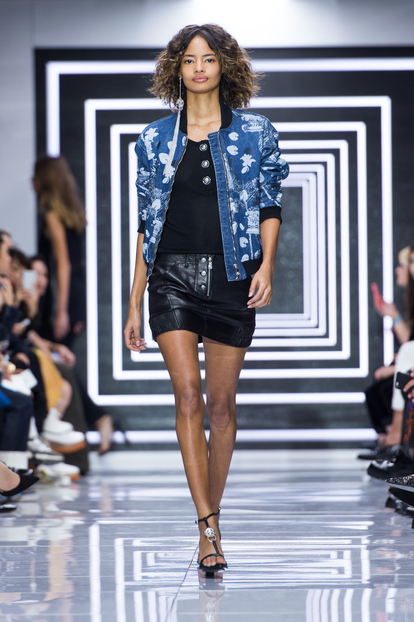 Versus - Runway - LFW SS16