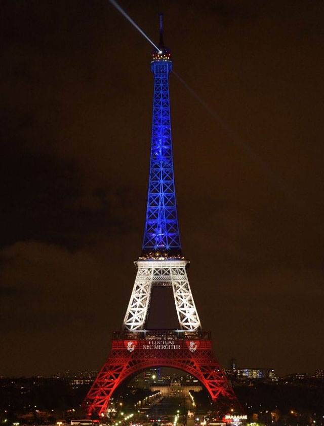 Tour Eiffel ferm&eacute;e attentats Paris