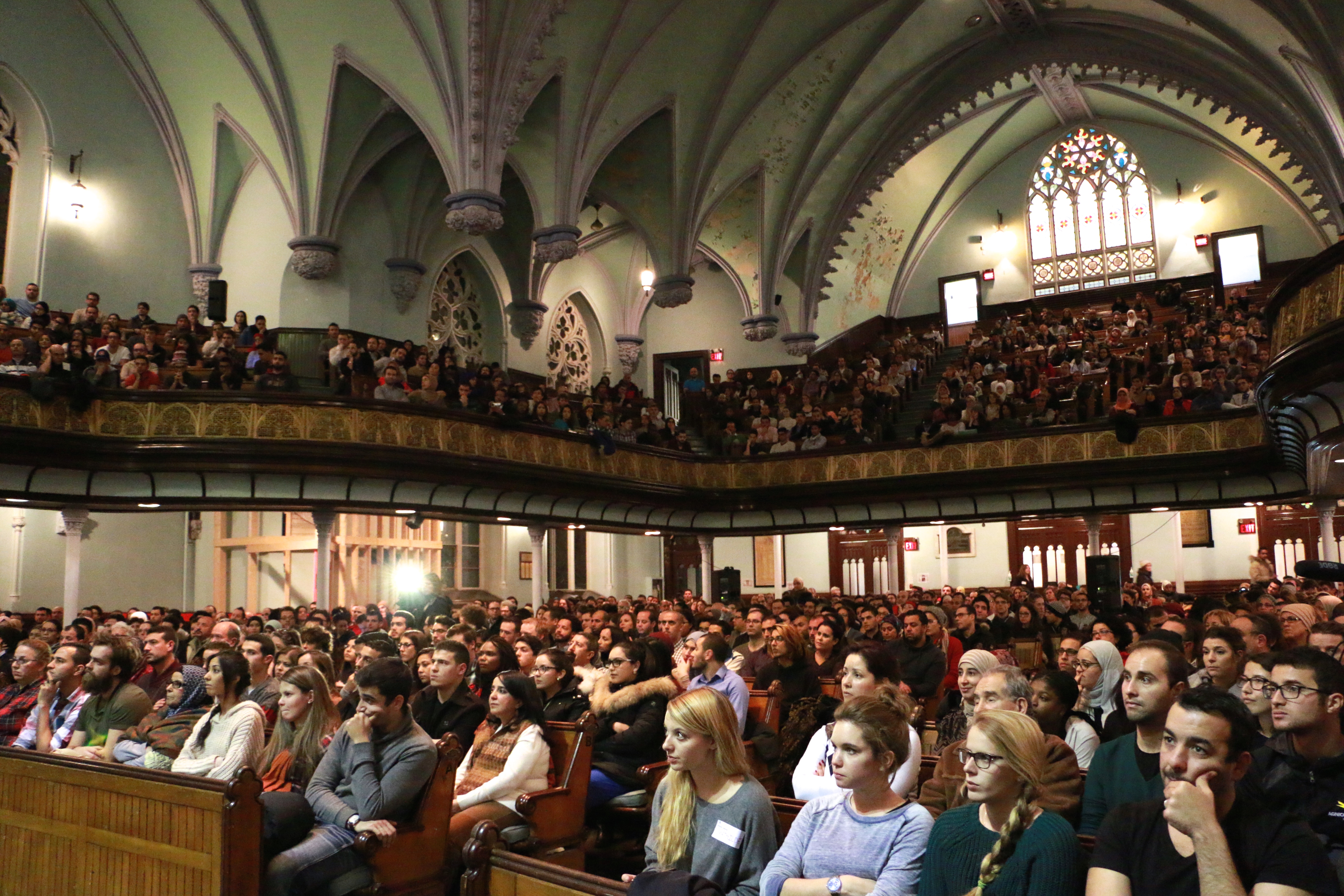 Environ 1500 personnes ont assist&eacute; &agrave; sa conf&eacute;rence lundi soir.