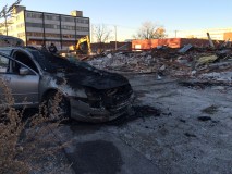La voiture vol&eacute;e retrouv&eacute;e dans le b&acirc;timent incendi&eacute;e est m&eacute;connaissable. Photo: Amine Esseghir/TC Media