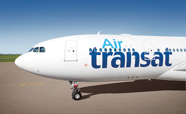 Un avion d'Air Transat sur un tarmac