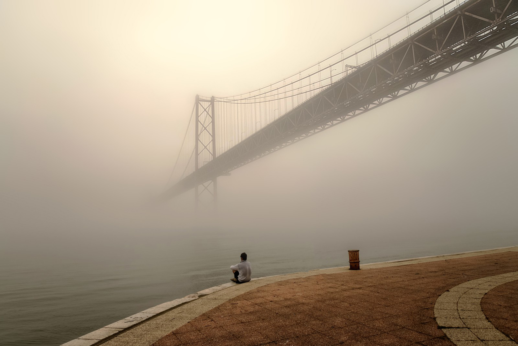 Lisbonne dans le brouillard, Eduard Gordeev (Russie), laur&eacute;at d&rsquo;un grand prix (Les secrets de ma ville)