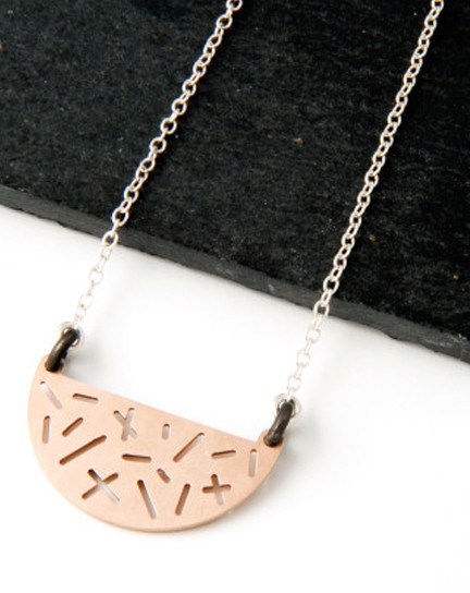 Trouvailles Collier half-moon collection Random Camillette
