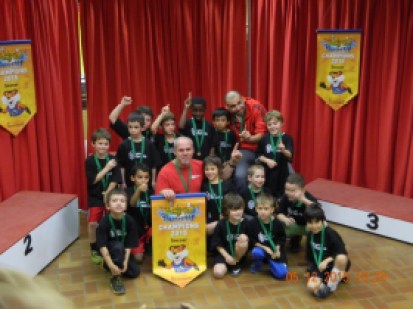 Les jeunes du Service de loisirs Christ-Roi ont remporté la médaille d’or et le fanion dans la catégorie soccer Centres de loisirs 6-7 ans. Photo: collaboration spéciale