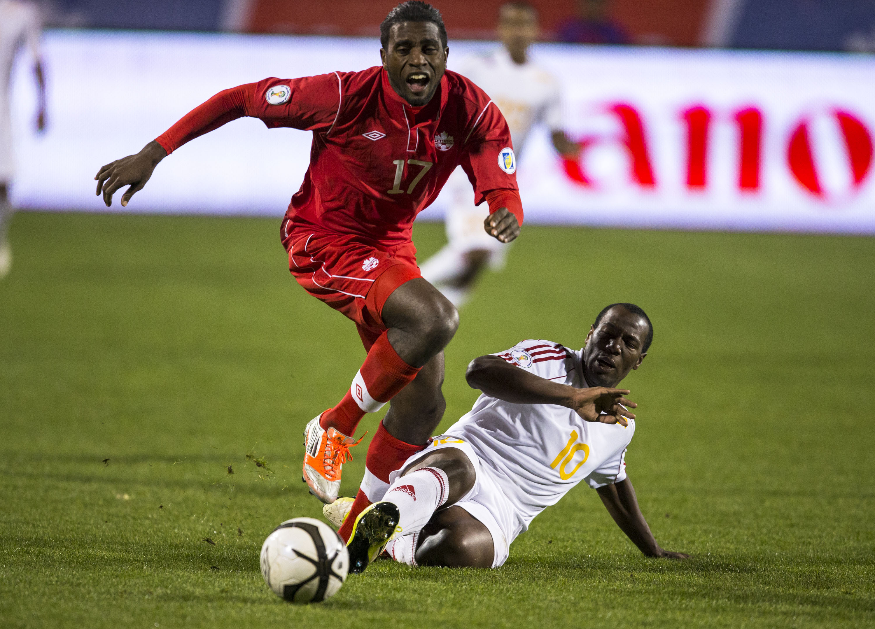 Olivier Occ&eacute;an avec la maillot national du Canada.