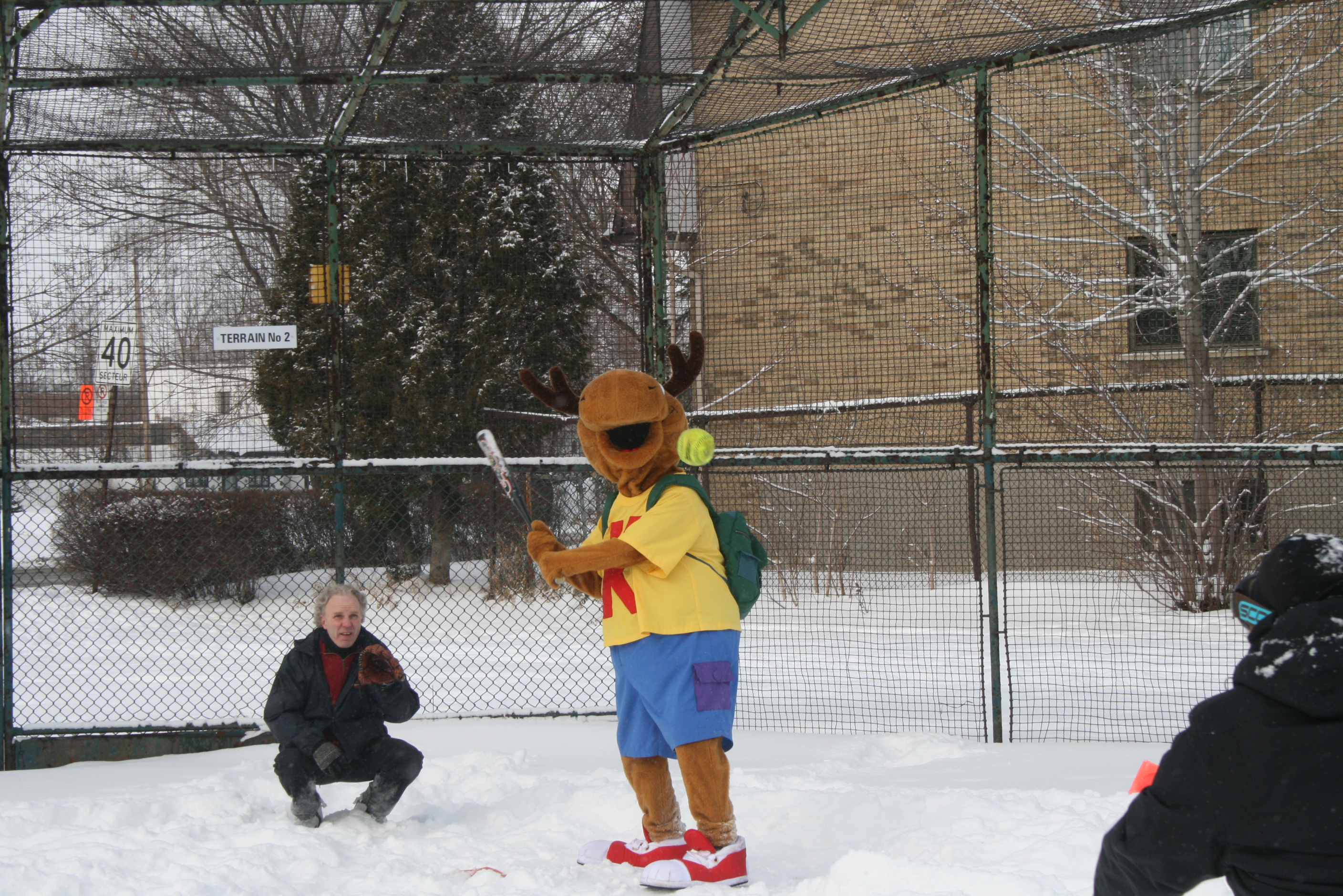 Parmi les activités au programme, les participants pourront jouer une partie de balle-molle dans la neige…