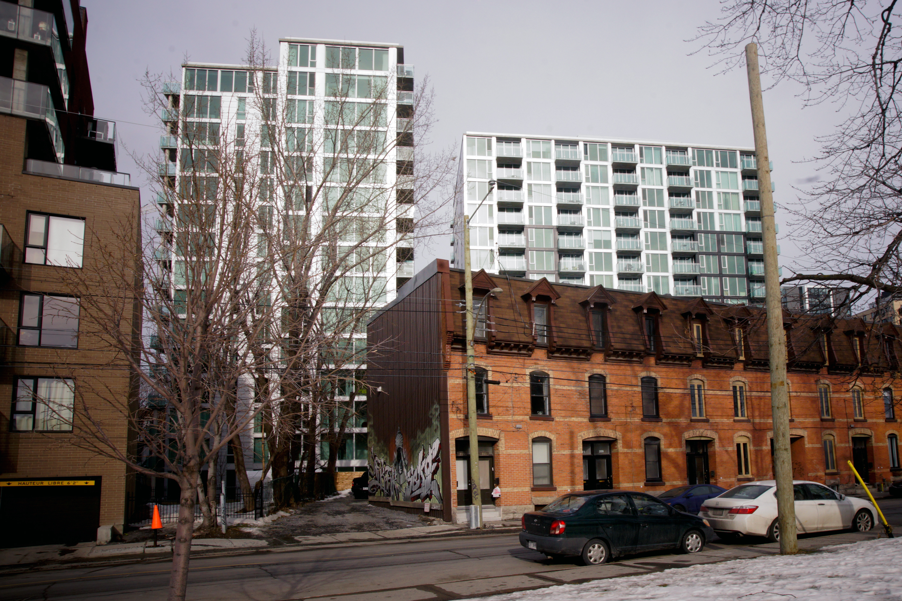 Des édifices à condos de Griffintown, secteur qui manque cruellement d'écoles et d'équipements collectifs