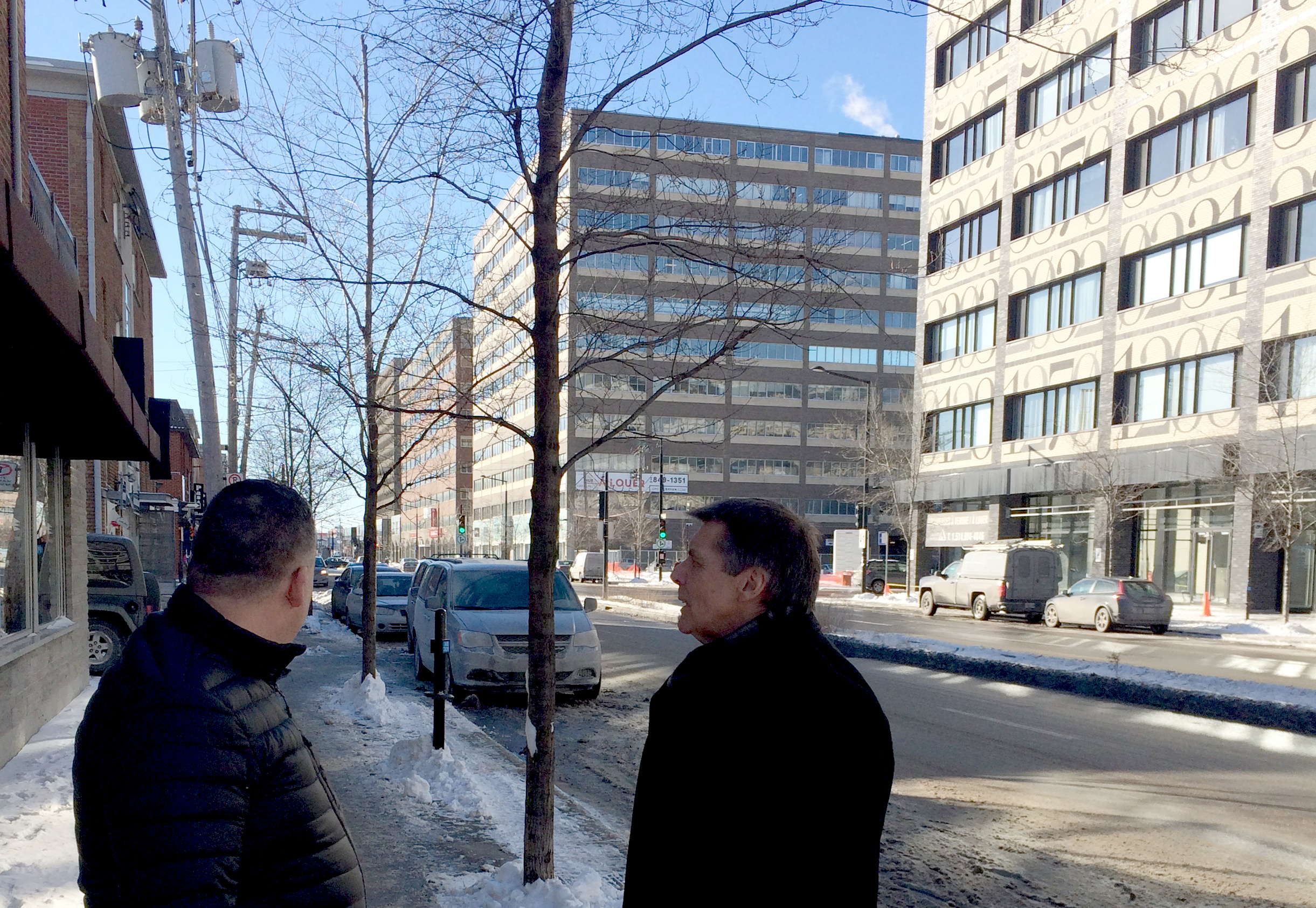 Pierre Desrochers conseillé de Saint-Sulpice et président du comité exécutif de la ville de Montréal avec Enrico Perugini sur la rue Chabanel qui sera comprise dans la nouvelle SDC. Photo: Amine Esseghir/TC Media.