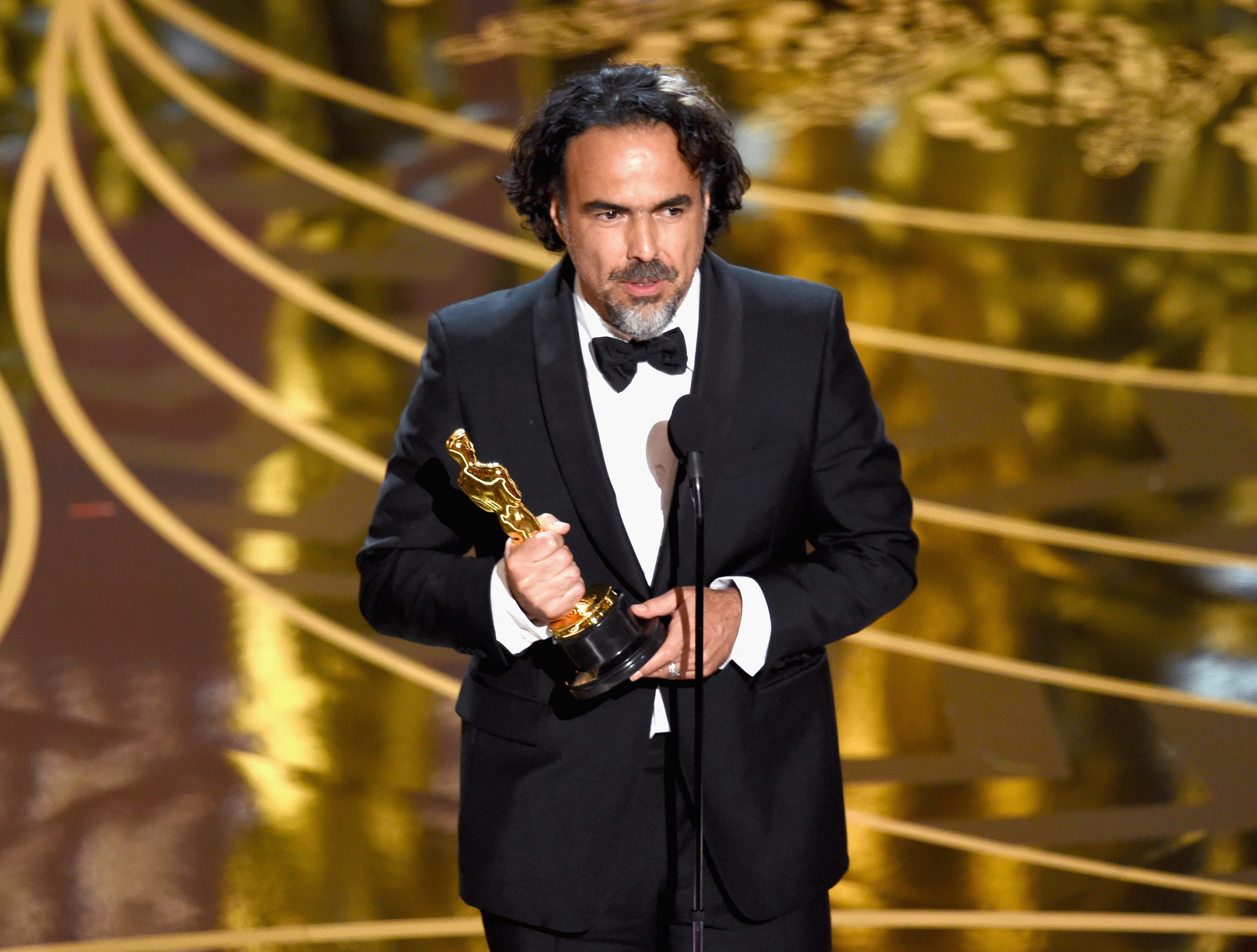 Прошлый 2015. Стальной Леонардо премия. Jon Inarritu. Леонардо ди Каприо Оскар. Леонардо ди Каприо с Оскаром в полный рост.