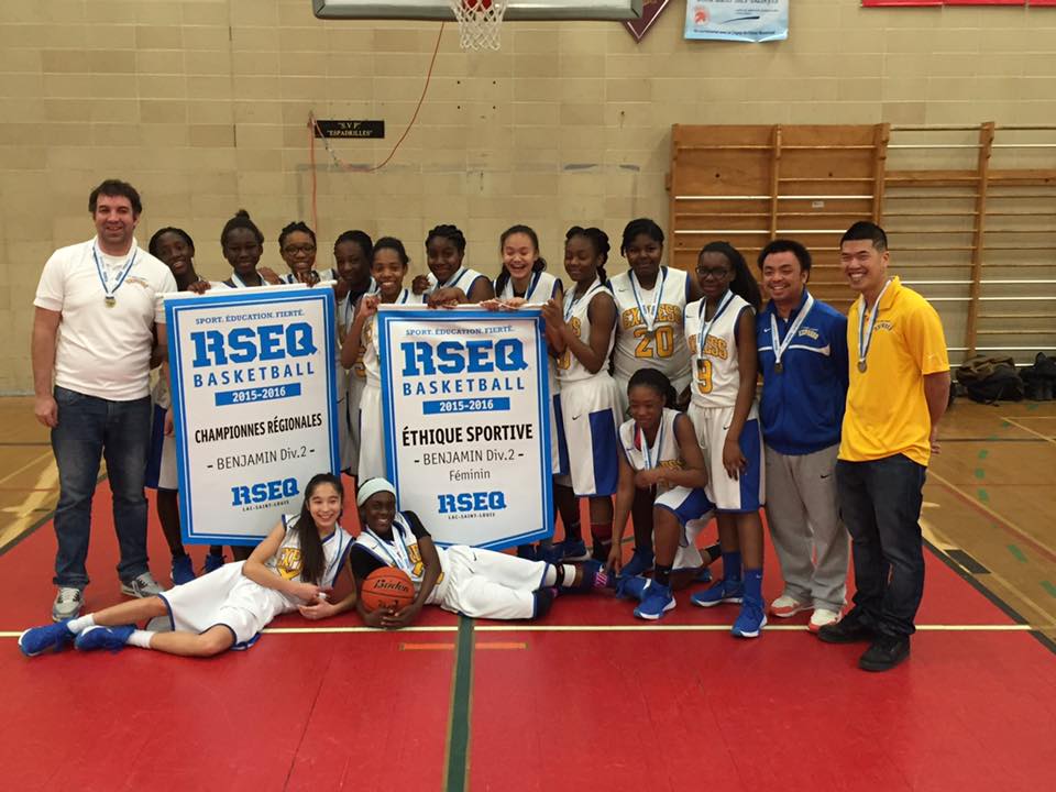 Les atomes division 2 de l'&eacute;cole secondaire Saint-Laurent sont championnes dans la r&eacute;gion du Lac Saint-Louis.
