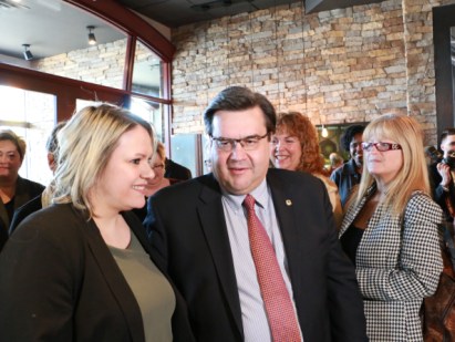 Denis Coderre avec Christine Black, la candidate de son parti pour l'élection au poste de maire de Montréal-Nord.