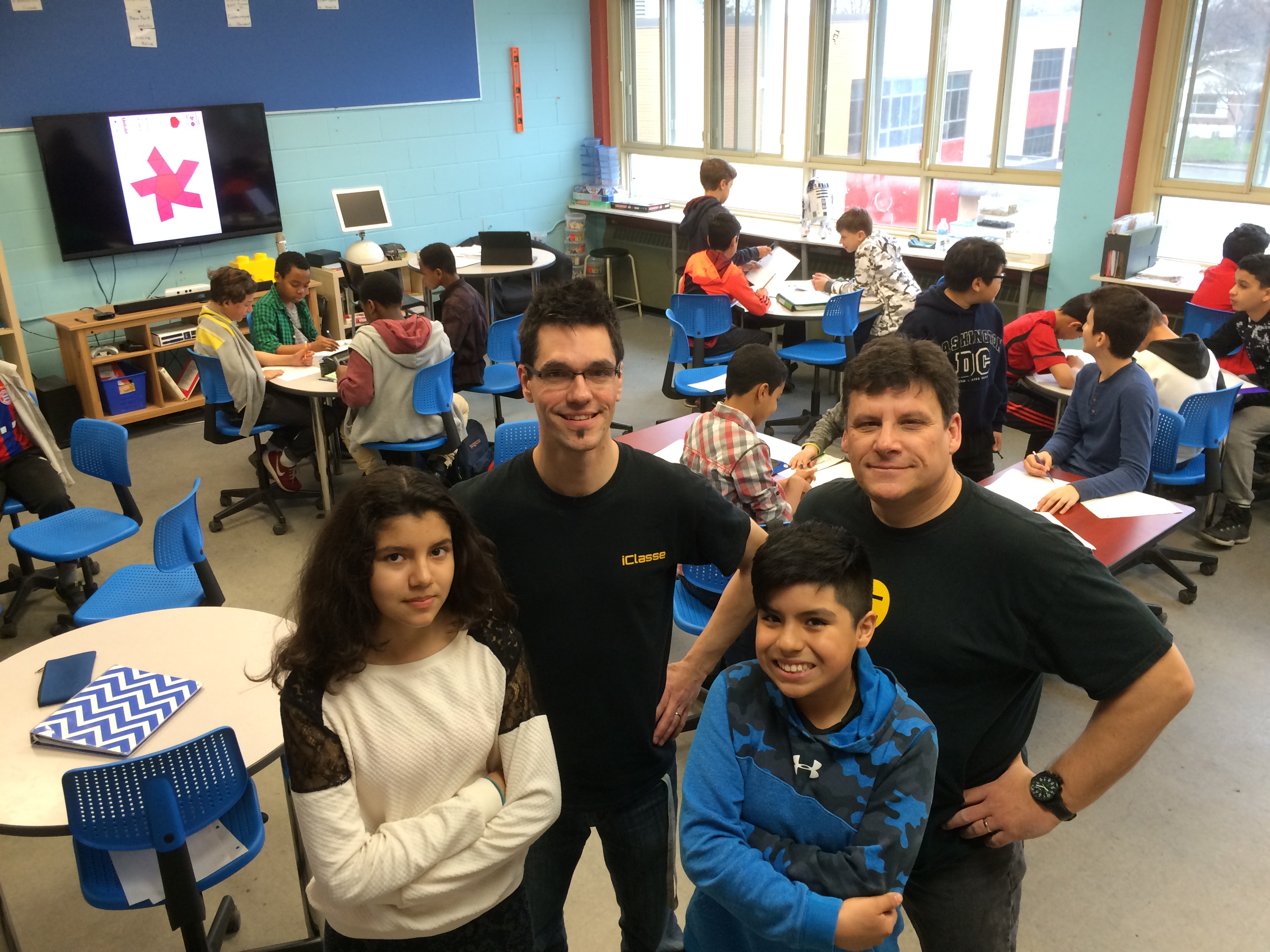 François Bourdon et Pierre Poulin sont en compagnie de leurs deux présidents de classes, Angelica et Ariel.