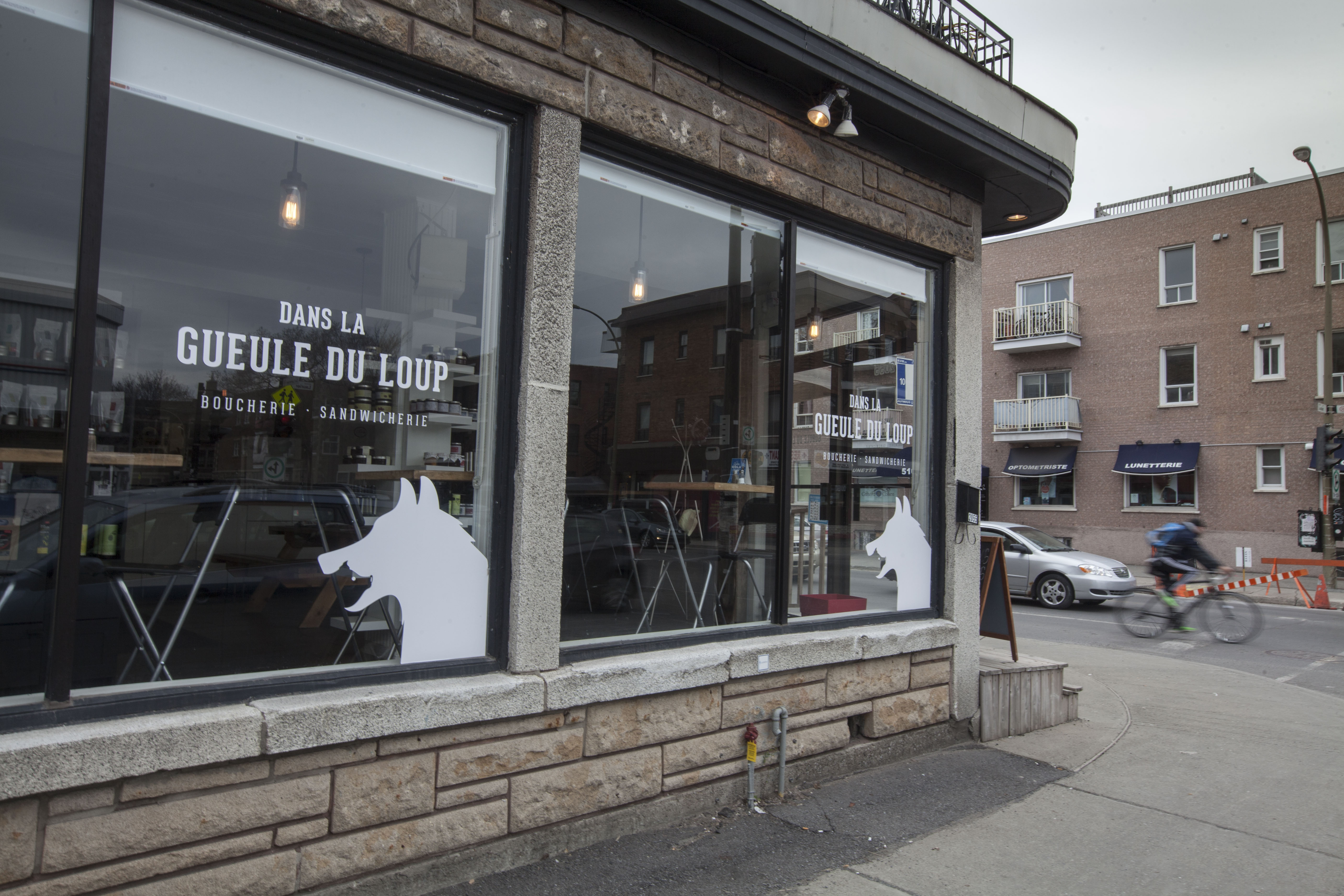 Boucherie Dans la Gueule du Loup du plateau Mont-Royal au coin de la rue Delorimier et Laurier.