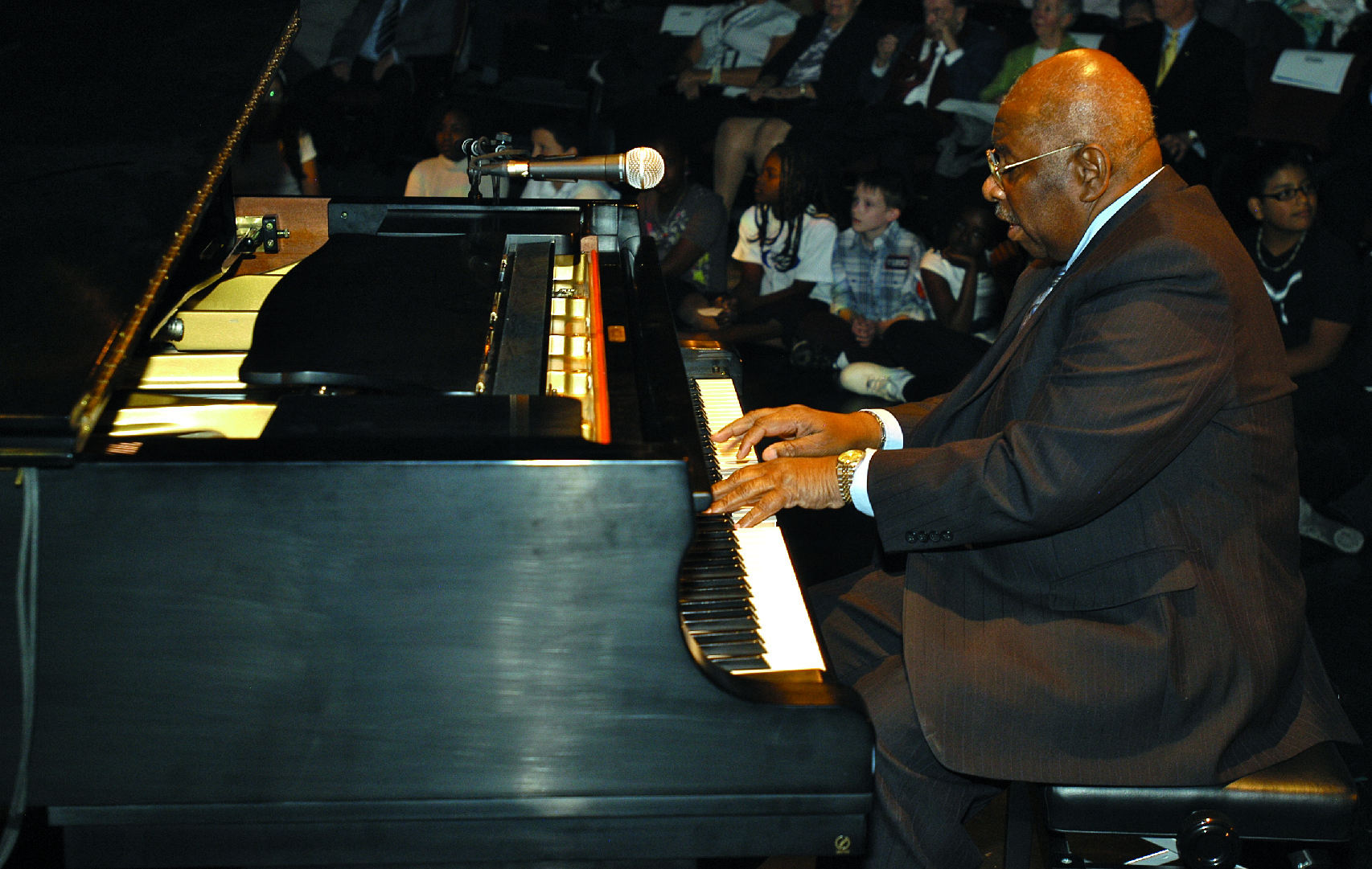 Événement hommage à Oliver Jones au cours de laquelle la salle de spectacle sera nommée en son honneur - Arrondissement de Montréal-Nord