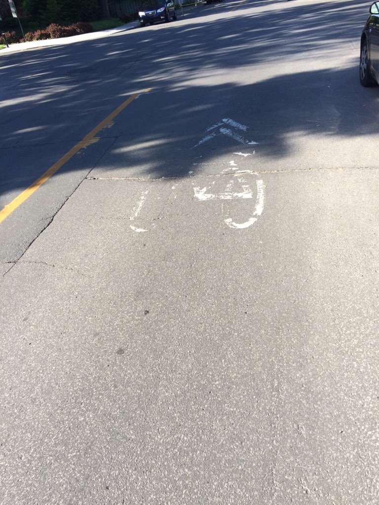 Le symbole pour les cyclistes est complètement effacé à certains endroits. Photo: gracieuseté.