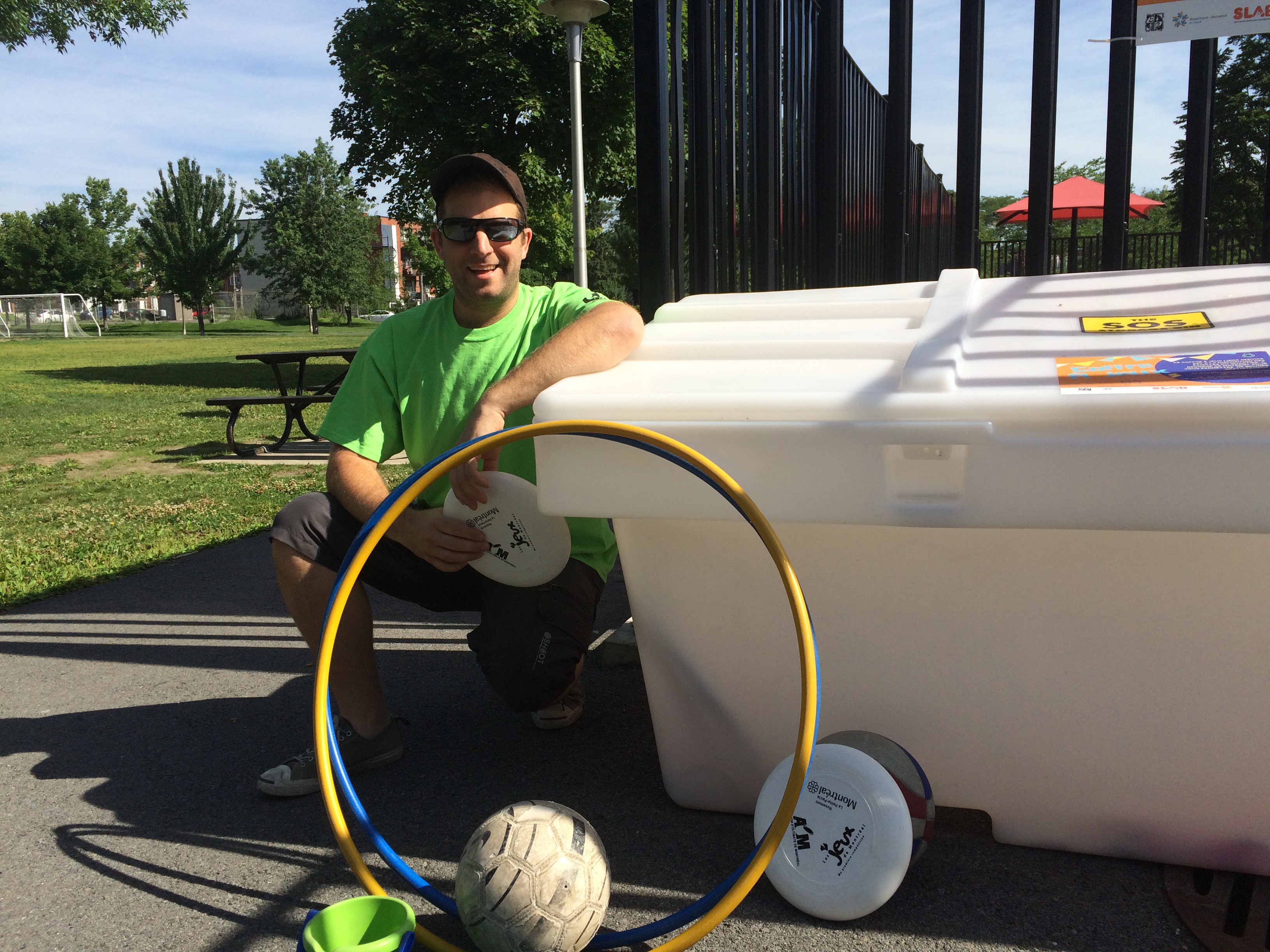 Le projet de coffre à jeux devrait encourager les jeunes à faire de l'activité physique.