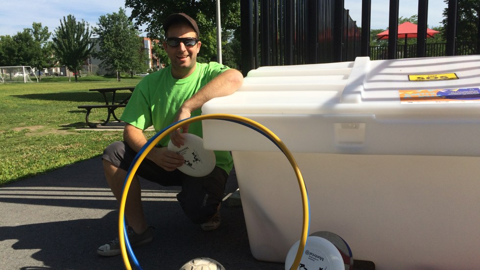 Le projet de coffre à jeux devrait encourager les jeunes à faire de l'activité physique.