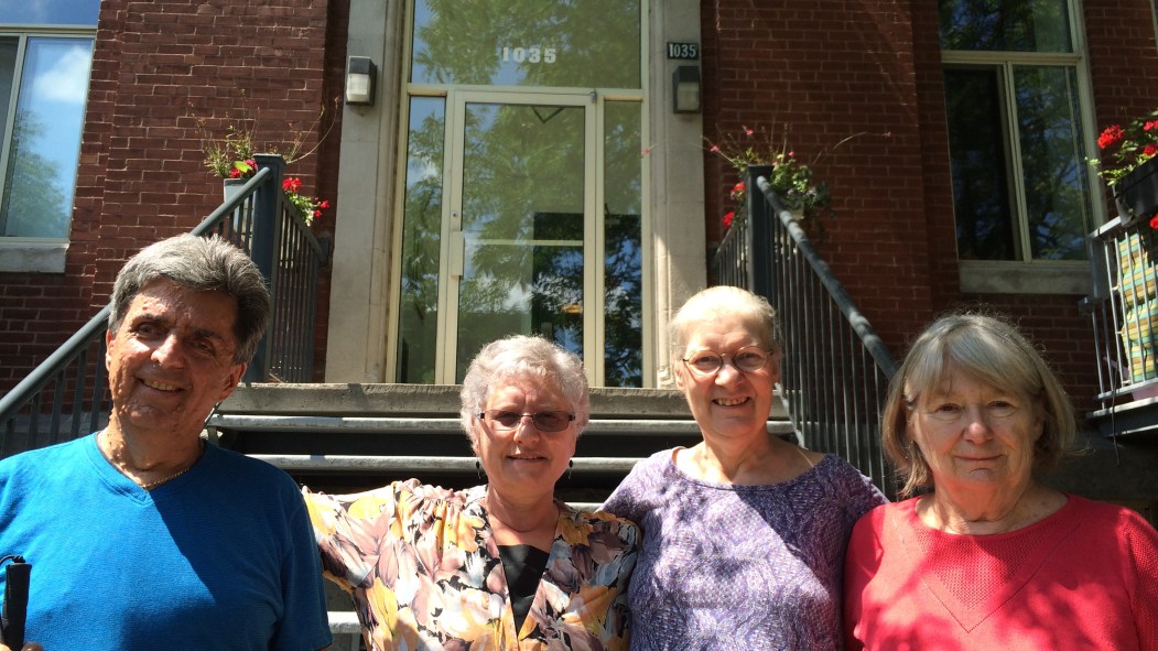 Quatre des membres fondateurs de la Coopérative d'habitation de La Petite-Patrie, Daniel Jean, Antonella Perzia, Micheline Gauthier et Ginette Gaudreault.