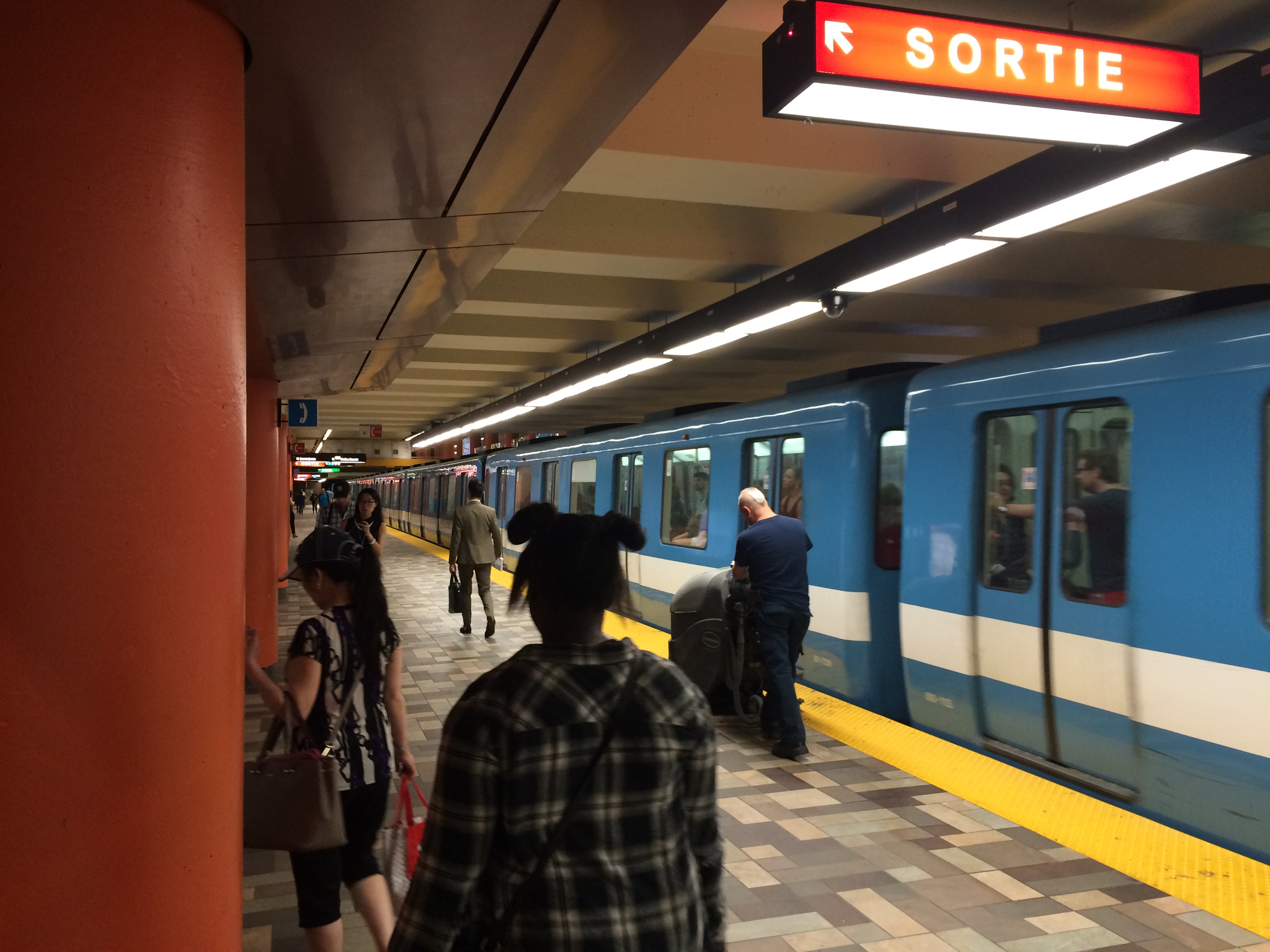 Métro à la Station McGill.