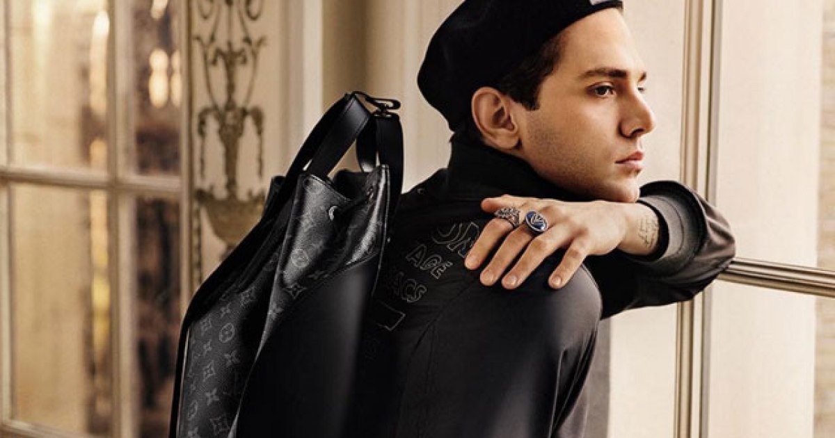 Les mains de Xavier Dolan dans la campagne Louis Vuitton – Grazia