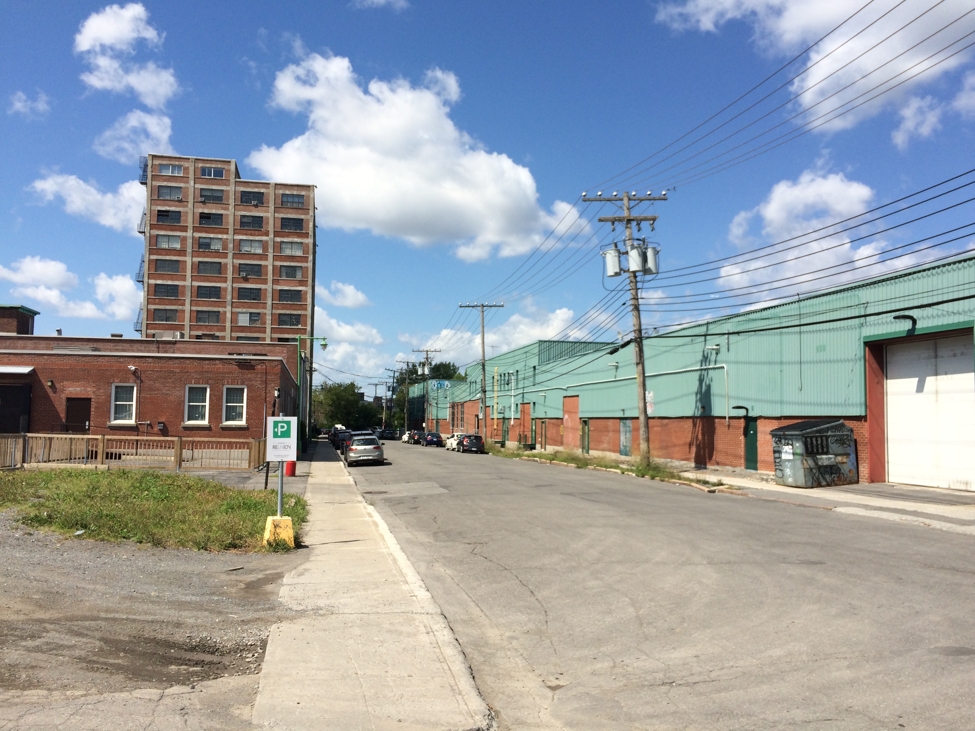 Une partie du bâtiment situé entre Hutchison et avenue du Parc sera démolie pour construire l'axe est-ouest du campus Outremont.