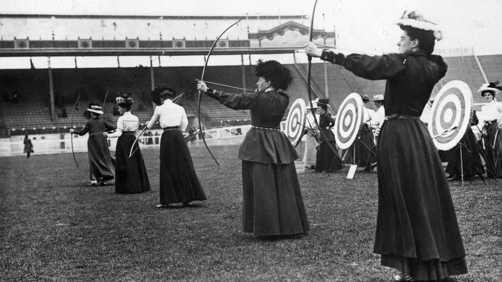 4 олимпийские игры. Олимпийские игры в Лондоне 1908. 4 Олимпиада Лондон 1908. В 1900 году женщины Олимпийских играх. Стрельба Олимпийские игры 1896.