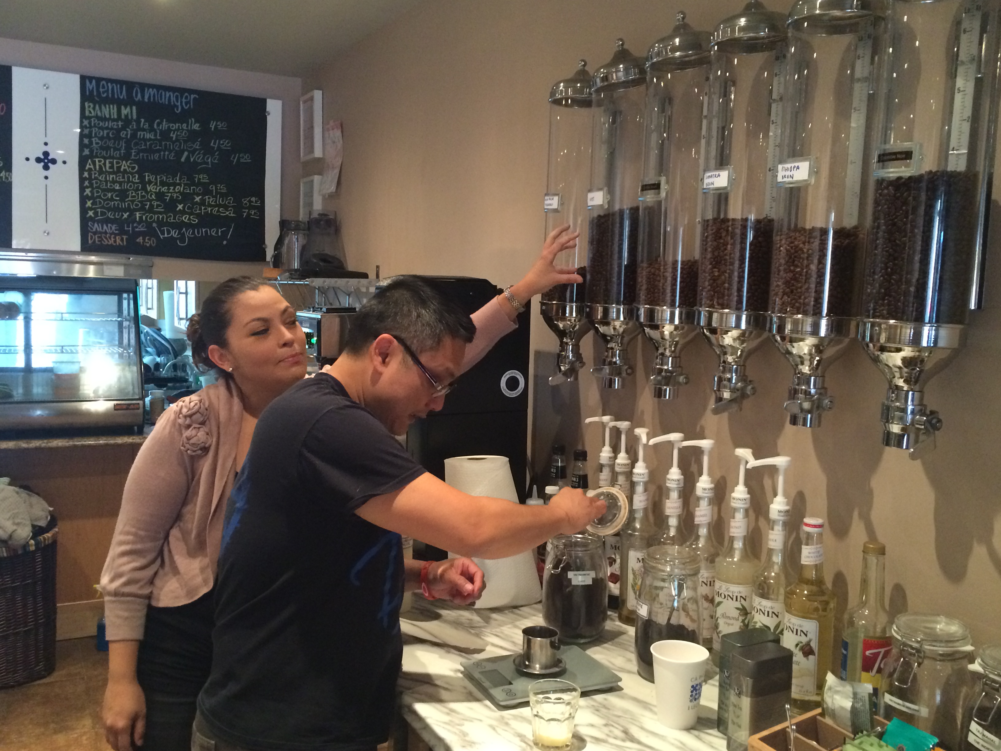 Kim et Yasmin sont copropriétaires du Cà Phê Con Leche, où l'on mélange les saveurs d'Asie et d'Amérique du Sud.