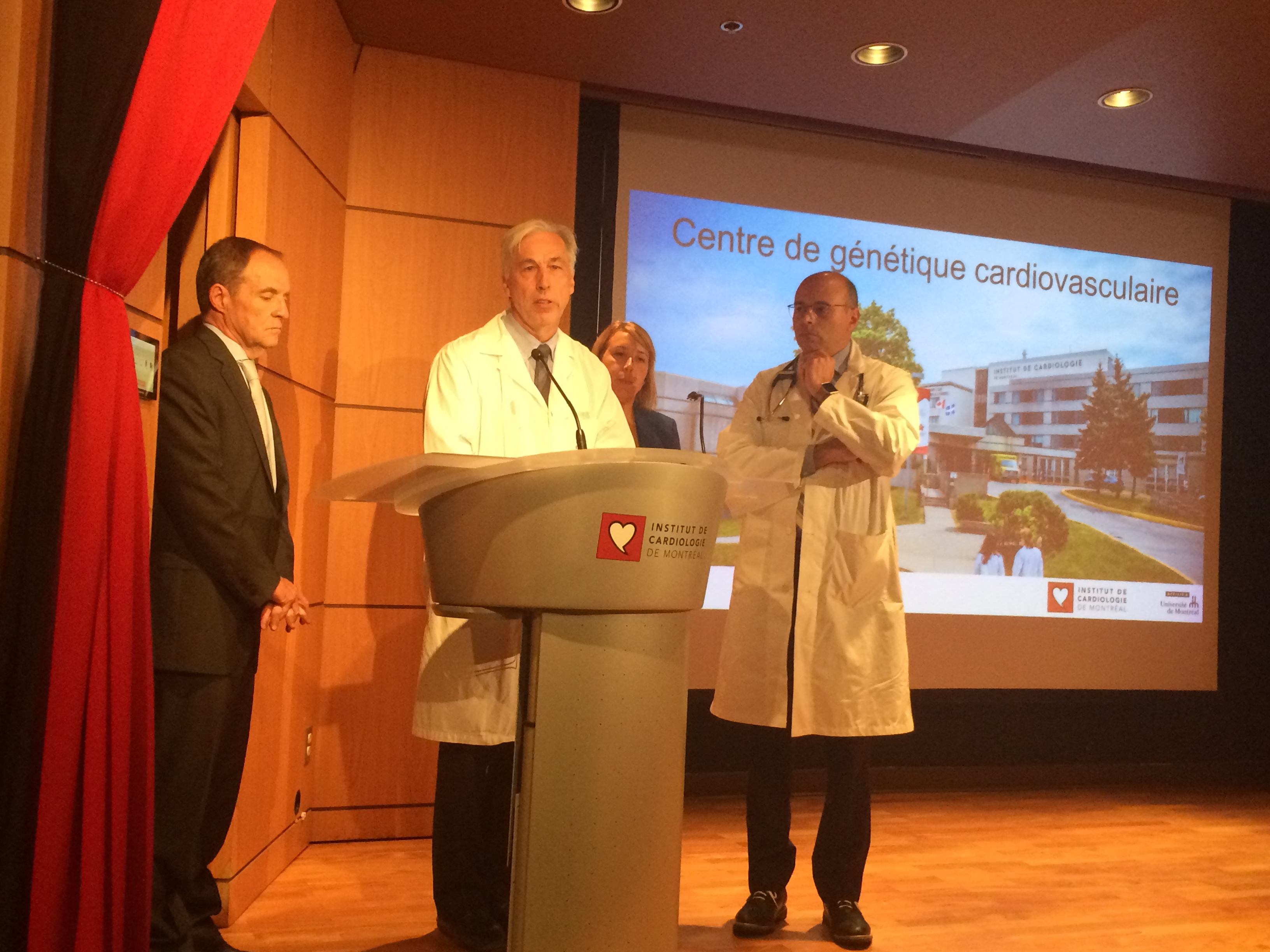 Le Dr Denis Roy, le Dr Mario Talajic, la Dre Julie Amyot, et le Dr Peter Guerra annonce la venue d'un nouveau centre de génétique cardiovasculaire.