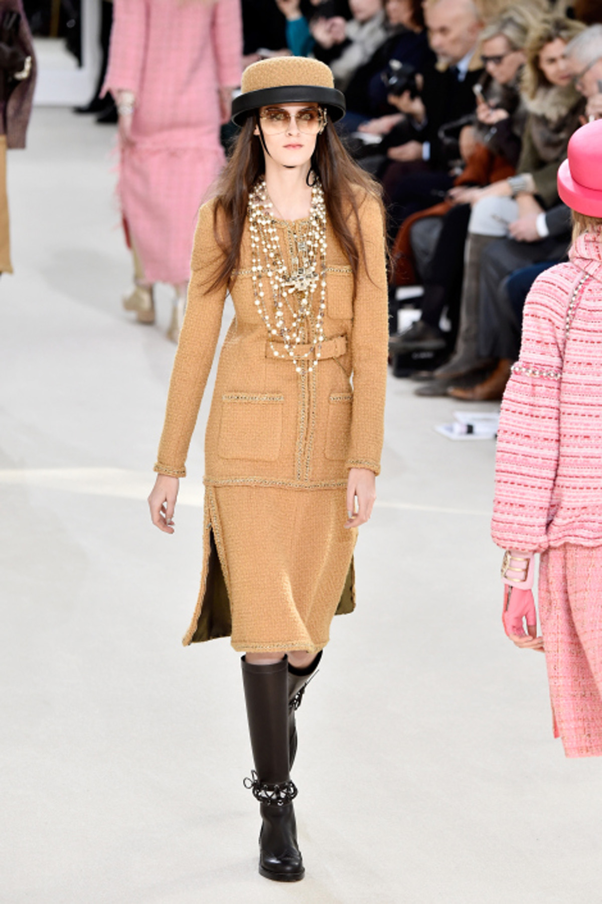 Chanel : Runway - Paris Fashion Week Womenswear Fall/Winter 2016/2017