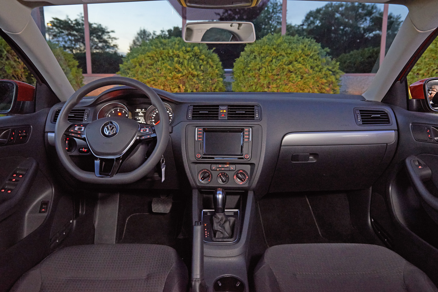 auto_volkswagen-jetta-03_c100