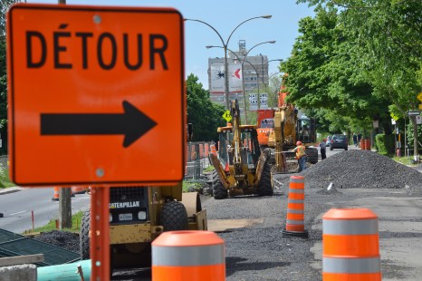 Trop de contrats sont donnés au privé en matière de travaux routiers à la Ville de Montréal, selon M. Croteau.