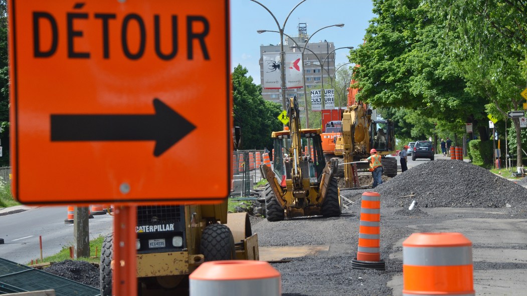 Trop de contrats sont donnés au privé en matière de travaux routiers à la Ville de Montréal, selon M. Croteau.