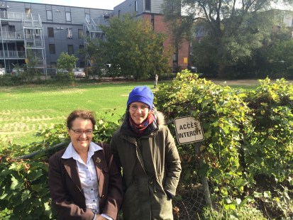 Denise Denise Desmeules et Sara Maranda-Gauvin ont fait circuler une pétition réclamant un parc à proximité des logements communautaires Loggia.
