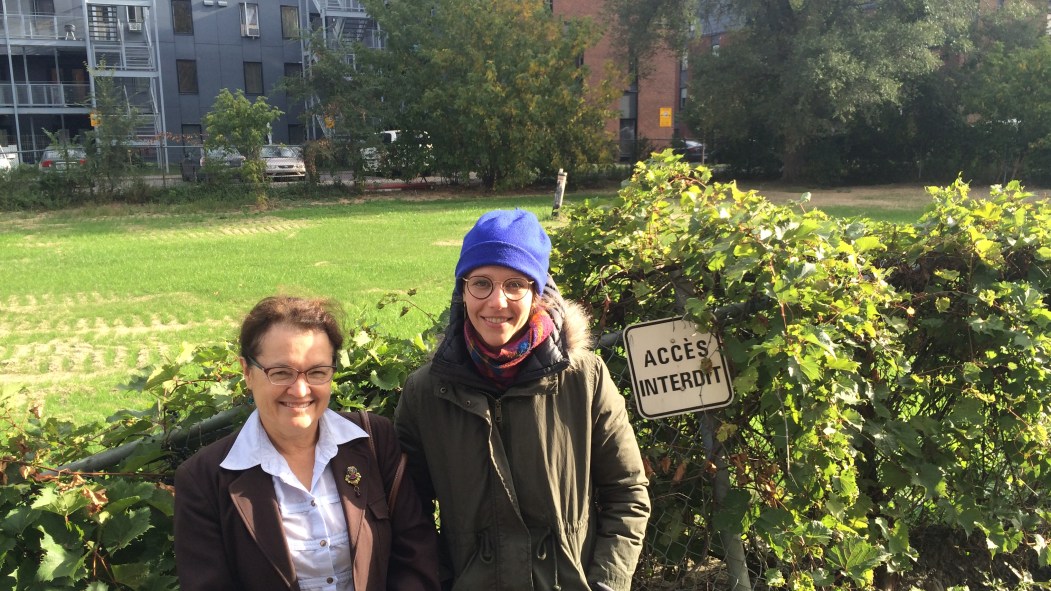 Denise Denise Desmeules et Sara Maranda-Gauvin ont fait circuler une pétition réclamant un parc à proximité des logements communautaires Loggia.